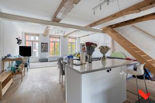 On the peaceful banks of the Dijle, you’ll find a stylishly renovated building that perfectly blends Leuven’s charm with modern living comfort...