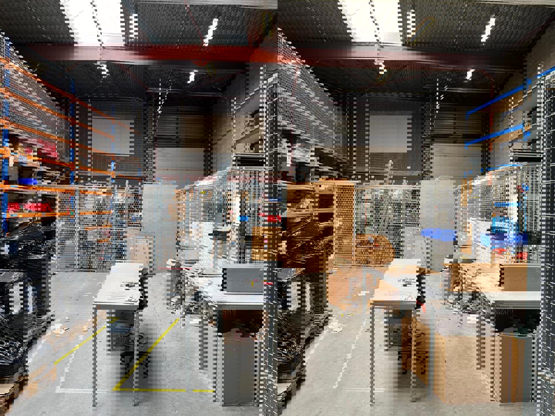 KMO Unit 429m² magazijn met kantoor 290m²  in Aartselaar. - foto 3