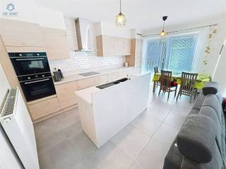 Eerste bezoekdag: dinsdag 13/01/2026, enkel op afspraak van 14u30 tot 18u.Instapklaar nieuwbouwappartement met 2 slaapkamers in het hart van...