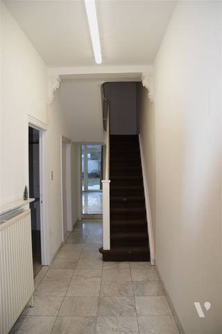 In one of Hasselt' s most desirable neighborhoods, this exceptional townhouse comes for sale. Houses of this size , appearance and location...