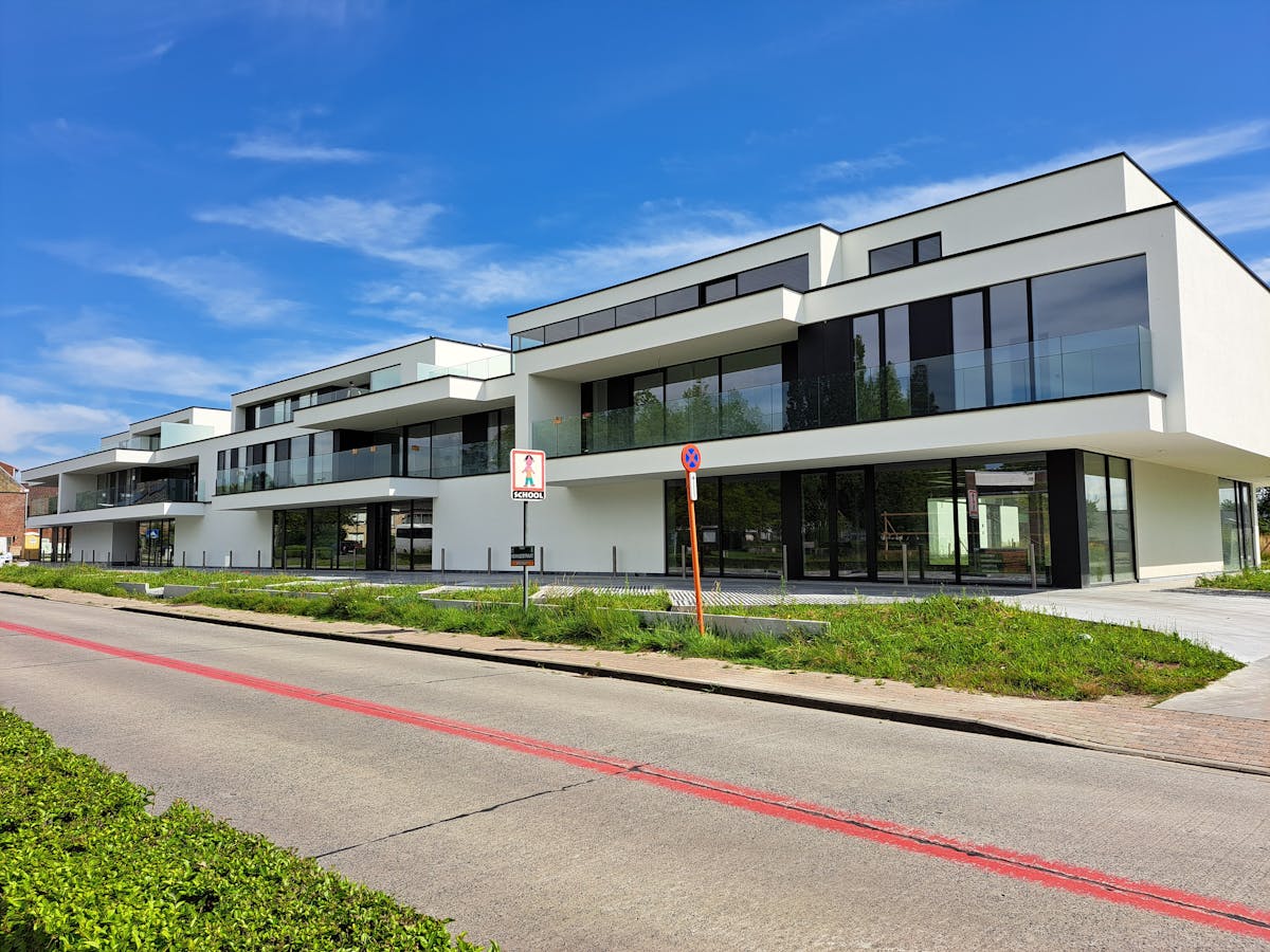 Nieuwbouw commercieel gelijkvloers op Don Bosco in Torhout - foto 1