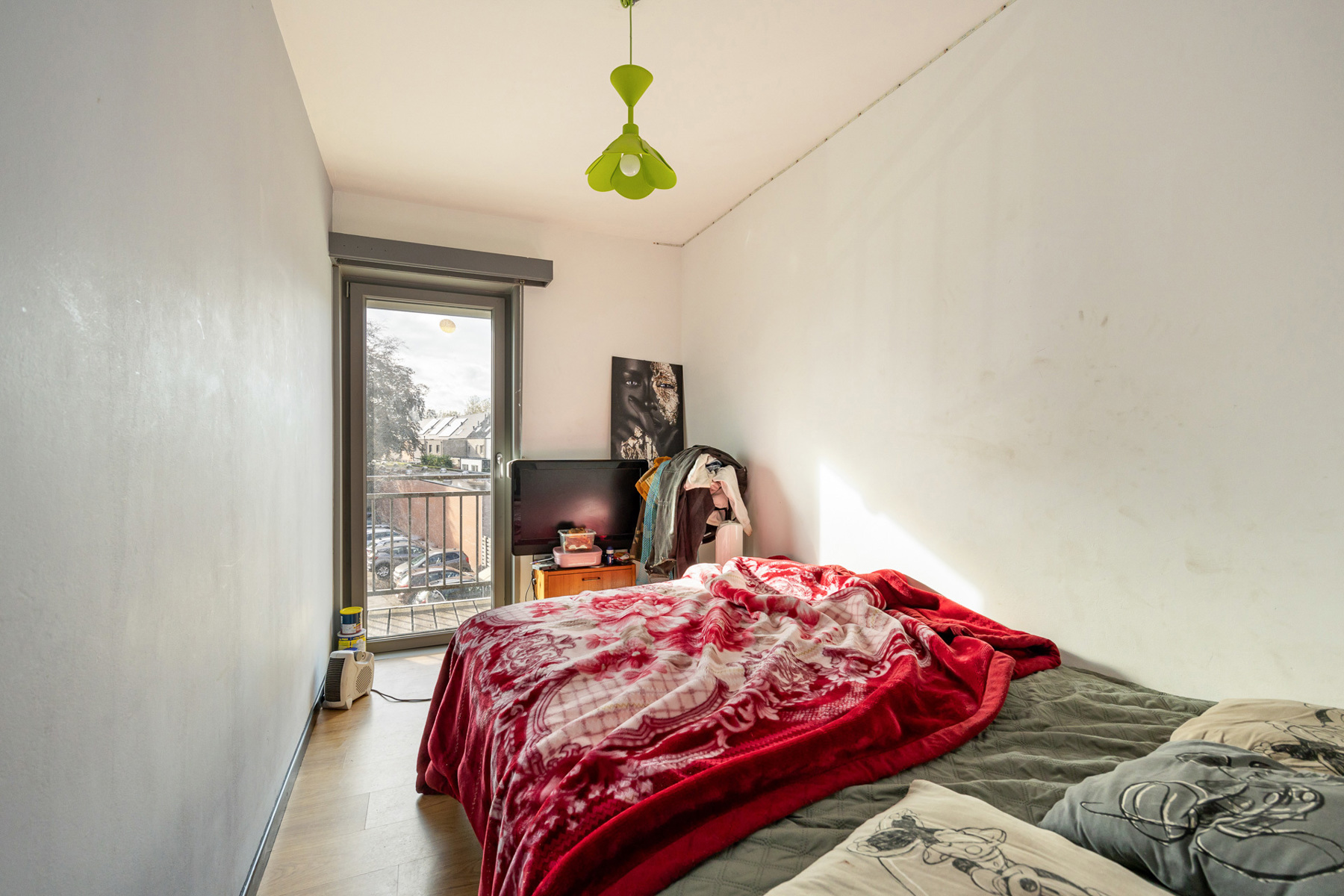 Een appartement op de tweede verdieping links met terras, autostaanplaats en garage. - foto 3