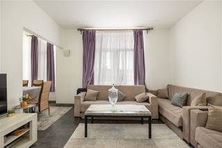 <p><span><strong>CENTRAAL GELEGEN INSTAPKLAAR APP MET 2 SLPK</strong></span></p><p><span><strong> </strong></span></p><p><span><span>Dit </span><strong>instapklaar appartement</strong><span> met </span><strong>twee slaapkamers</strong><span> biedt comfortabel wonen in het hart van </span><strong>Borgerhout</strong><span>. Het appartement werd recent volledig gerenoveeerd, waardoor er geen verdere werken nodig zijn. Gelegen op de eerste verdieping van een kleinschalig gebouw zonder algemene kosten, op wandelafstand van winkels, openbaar vervoer en het Rivierenhof.</span></span></p><p><span><strong> </strong></span></p><p><span><strong><u>Troeven:</u></strong></span></p><p><span><span>-Instapklaar</span></span></p><p><span><span>-Gunstig EPC</span></span></p><p><span><span>-Conforme elektrische keuring</span></span></p><p><span><span>-Geen algemene kosten</span></span></p><p><span><span>-Centraal gelegen</span></span></p><p><span><span>-Dak conform</span></span></p><p><span><span>-Asbestveilig</span></span><br /><br /> </p><p> </p><p><span><span> </span></span></p>