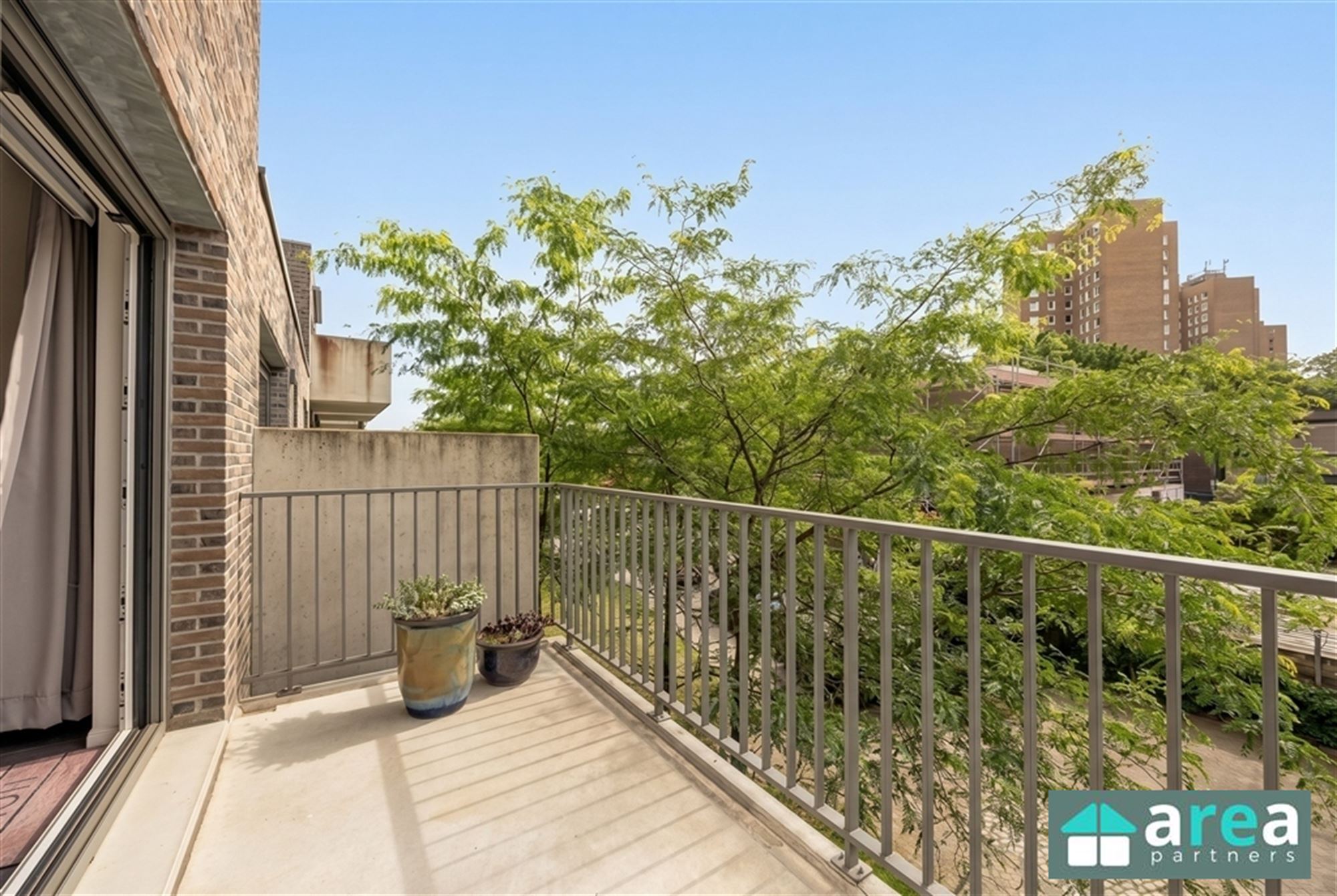 Instapklaar appartement met 2 slpk. én terras! - foto 4