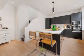 Ontdek deze unieke bel-étagewoning in het hart van Brugge, gelegen op een sublieme locatie.De woning werd in 2020 volledig gerenoveerd en afgewerkt...