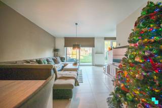 Deze goed onderhouden eengezinswoning met 3 ruime slaapkamers beschikt over een bewoonbare oppervlakte van 145 m² (volgens EPC-attest) en is...