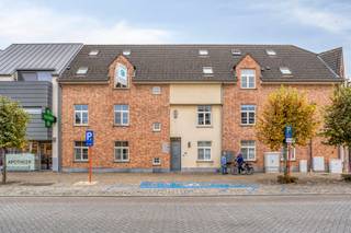 Instapklaar duplex appartement met 2 slaapkamers en zonnig terras in het centrum van WestmeerbeekIn het hart van Westmeerbeek, op wandelafstand...