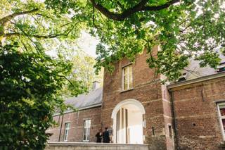 Kantoorruimte / directiebureel ca. 65m² op plancher te Edegem uiterst rustig gelegen in het kasteeldomein Arendsnest in gerestoreerde...