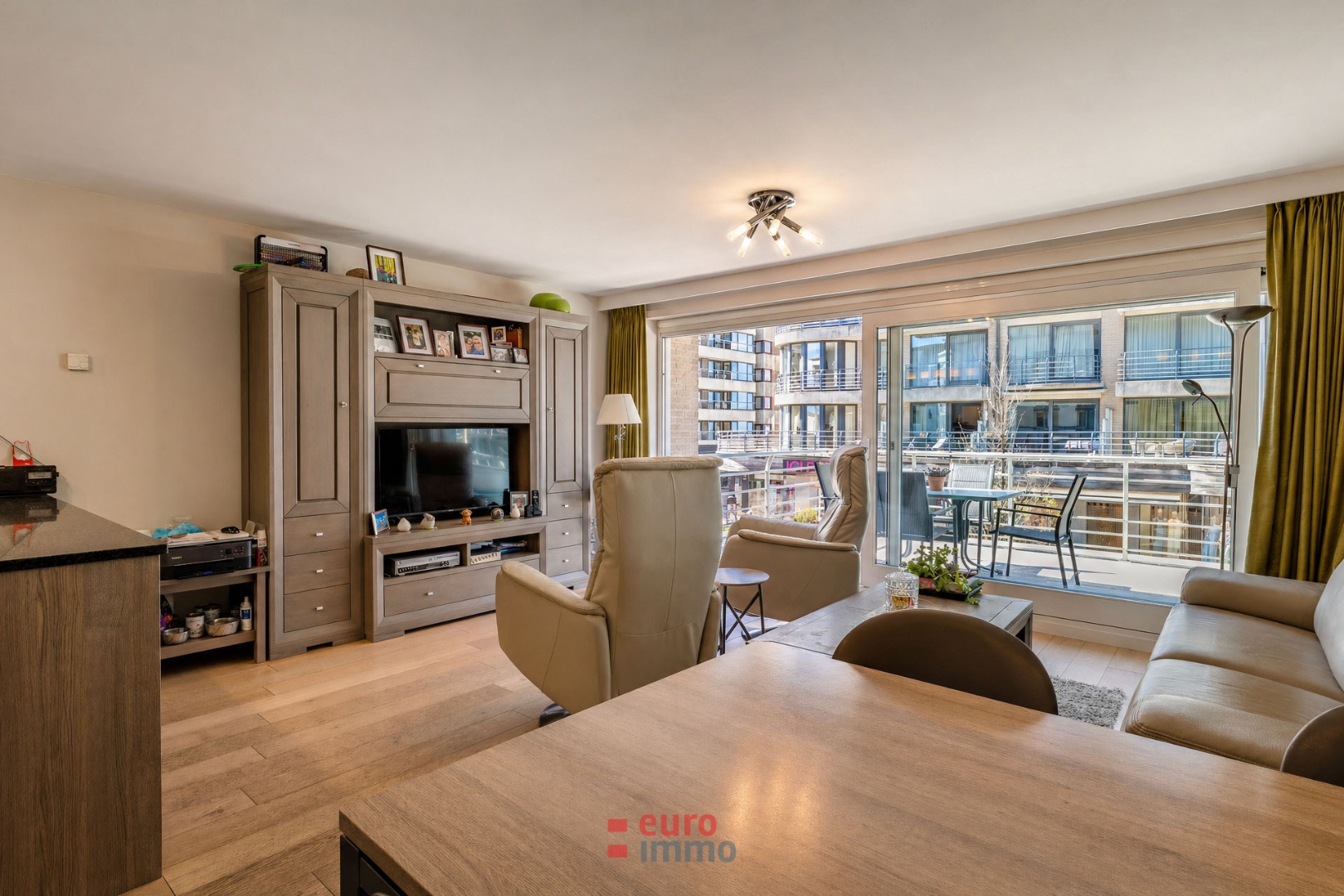 Pal in de winkel/wandelstraat gelegen appartement met 2 slaapkamers én super terras! - foto 4