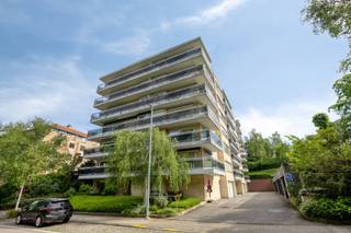 Op de 7de verdieping van de residentie bevindt zich dit charmante penthouse appartement met 1 slaapkamer en een uitzonderlijk ruim terras van...