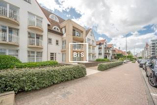 Gesloten garagebox te koop op de -2 verdieping van de residentie Vroege Zonne, centraal gelegen in het hartje van het Zoute, ter hoogte van...