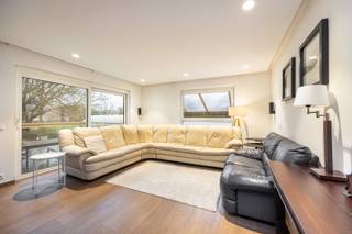 Unieke woning met praktijkruimte, 5 slaapkamers en naastliggende bouwgrondBent u op zoek naar een uitzonderlijke eigendom waar wonen, werken en...