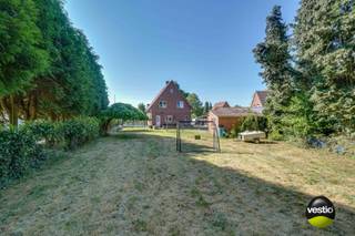 RUSTIG GELEGEN WONING OP 8,63 AREDeze woning treffen we aan langs de rustige Beenhouwersstraat in Tenhout te Houthalen. Een toplocatie met een goede...