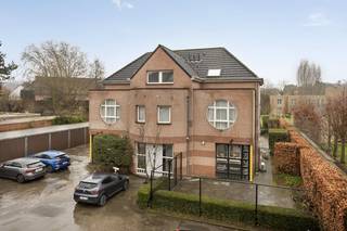 Dit gelijkvloerse pand bevindt zich in goede staat en is volledig instapklaar. De open indeling en de neutrale, verzorgde afwerking leent de...