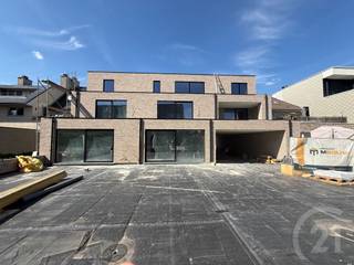 <p>Mogelijk aan 6% BTW!<br /><br />Welkom bij Residentie Elysian, een exclusief nieuwbouwproject in opbouw in het centrum van Keerbergen, waar modern comfort en verfijnde architectuur samenkomen. Deze stijlvolle residentie omvat zes energiezuinige appartementen, ontworpen volgens de nieuwste normen en met oog voor detail afgewerkt.<br /><br />Elke woonst zal een duurzame en luxueuze leefomgeving bieden, met hoogwaardige materialen en innovatieve energie-efficiënte oplossingen. Hier geniet u binnenkort van rust, ruimte en modern wooncomfort, in een groene en residentiële omgeving.<br /><br />Bent u op zoek naar een stijlvolle thuis waar kwaliteit en duurzaamheid centraal staan? Residentie Elysian is in volle ontwikkeling en biedt binnenkort een unieke woonervaring in een idyllische setting.<br /><br />Dit gelijkvloers appartement van 87 m² heeft een mooie leefruimte met open keuken, een gang met apart toilet, een badkamer, een berging, 2 slaapkamers.<br /><br />Buiten is er een zeer mooi en ruim zuidgericht terras met zicht op een leuke tuin.<br /><br />Ondergrondse autostaanplaats voor € 25.000 excl. kosten en kelderberging voor € 8.000 excl. kosten.<br /><br />Zeer energiezuinig!<br /><br />- Doorgedreven optimale isolatie van de bouwschil<br />- Vloerverwarming in het volledige appartement <br />- Fotovoltaïsche zonnepanelen, geïnstalleerd voor individueel gebruik per appartement<br />- Ventilatiesysteem D <br />- Warmtepompsysteem<br />- ...<br /><br />De verkoop is volgens de Wet Breyne. Betaling in schijven van de constructiewaarde volgens vooruitgang van de werken.<br /><br />Perfect als investering of voor je eigen woonst.<br /><br />Wil jij meer informatie over deze appartementen? Bel ons dan op 016 90 10 21 of mail naar info@future-home.be.</p>