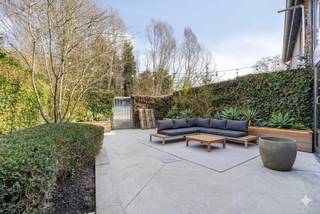 In the “Zuidervaartje” residence (architect “Govaert & Vanhoutte - renovation in 2005) along the Zuidervaartje in Sint-Kruis (Bruges), there is...