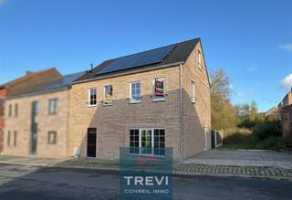 Clabecq, dans une petite rue résidentielle calme, grande maison neuve clé sur porte basse énergie disponible à l'acte ! Maison 3 façades avec...