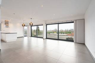 Te koop: ruim duplex appartement in Dendermonde, op een centrale ligging nabij openbaar vervoer en invalswegen.Dit instapklare appartement (bouwjaar...