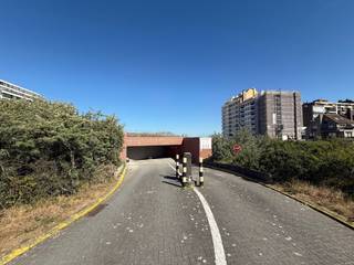 Garagebox te huur onder het Joseph Stübbenpark te Duinbergen. De garage is vlot toegankelijk en bevindt zich op verdieping -1.Afmetingen:Diepte:...