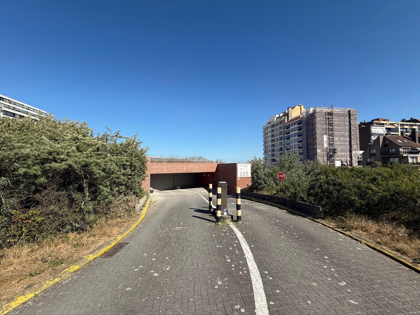 RES. J. STÜBBENPARK - GESLOTEN GARAGEBOX - DUINBERGEN - foto 2