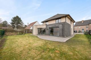Ben je op zoek naar een uitstekend gelegen woning met garage en tuin in een groene omgeving in Temse? Lees hier dan zeker even verder.Gelegen in een...