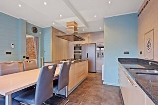 Instapklare, energiezuinige gezinswoning met 4 slaapkamers en ruime garage op rustige ligging te BruggeOp een rustige en vlot bereikbare locatie, op...