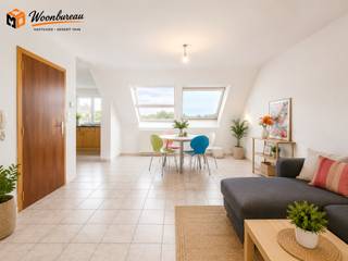 Bij het binnenkomen word je verwelkomd in de inkom die toegang geeft tot de verschillende ruimtes van het appartement. De leefruimte sluit aan op de ingerichte keuken. De keuken is voorzien van oven, kookvuur, dampkap en koelkast. <br /><br />Het appartement beschikt over twee slaapkamers. De badkamer is voorzien van een ligbad en een lavabo, en er is een afzonderlijk toilet. Een aparte berging zorgt voor extra opbergruimte.<br /><br />Via de slaapkamer heb je toegang tot een terras, waar je kan genieten van een momentje in de buitenlucht.<br /><br />Het appartement is beschikbaar vanaf juli 2026 en wordt verhuurd aan een huurprijs van €700 en €15 vaste kosten per maand.<br /><br />Ben je op zoek naar een praktisch en comfortabel appartement op een rustige ligging, dan is dit zeker een bezoek waard. Neem gerust contact met ons op voor meer informatie of om een afspraak voor bezichtiging in te plannen.