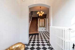 Karakteristieke, luxueuze woning op top locatie te Hoogstraten.INDELINGGelijkvloerse verdieping:- Statige inkomhal- Zitkamer op originele parket-...