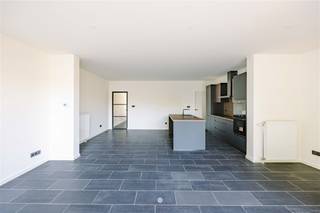 Bent u op zoek naar een instapklare, energiezuinige woning met hoogwaardige afwerking, gelegen in het centrum van Sint-Niklaas? Dan is deze...