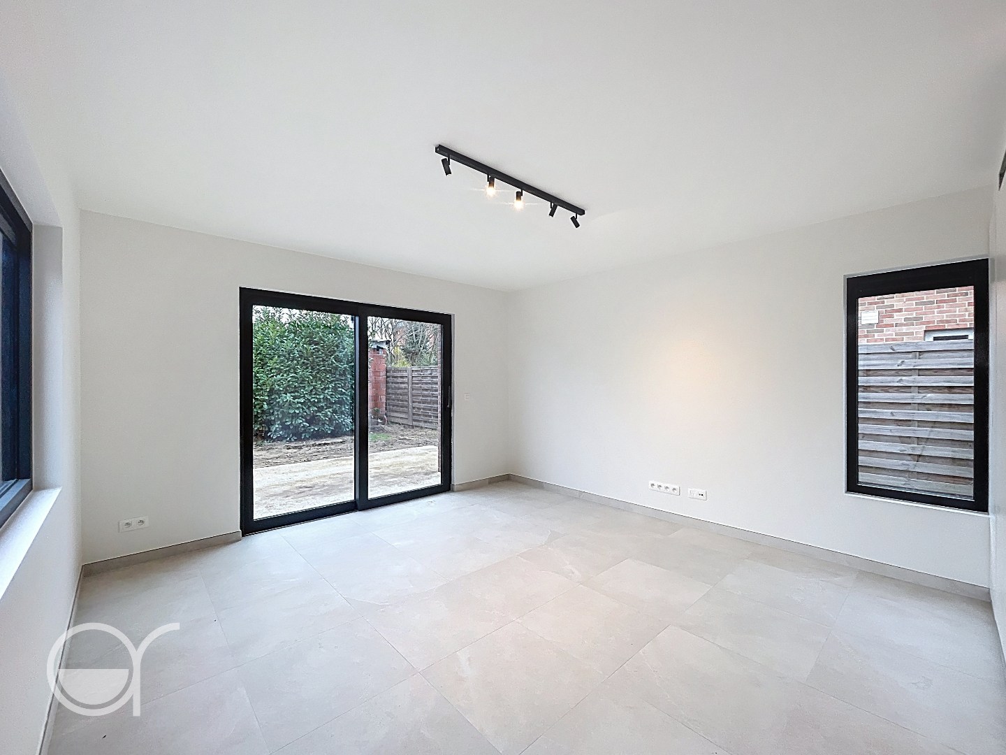 Zeer mooi gerenoveerde open bebouwing met tuin én garage - foto 5