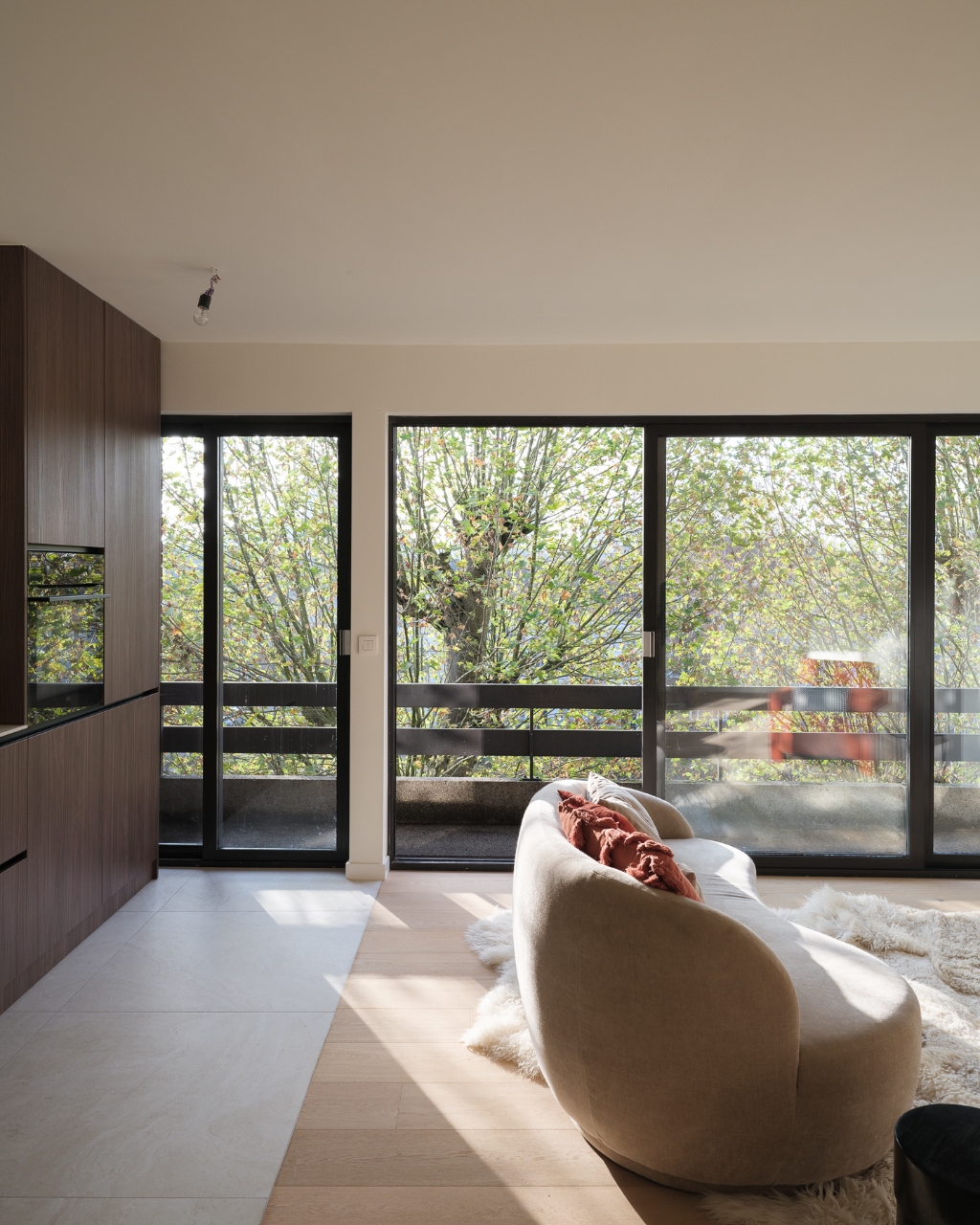 Coupure Rechts – Lichtrijk gerenoveerd éénslaapkamerappartement met terras en zicht op het water - photo 5