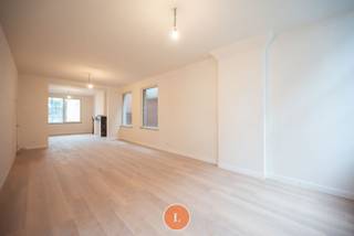 In centrum Menen, binnen een charmant historisch complex, wacht een gloednieuw handelspand van 83 m² op zijn eerste gebruiker! Dit pand is ideaal...