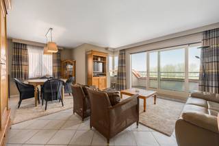 <p>Te koop: verzorgd appartement in Nieuwpoort, gelegen aan de Albert I laan, met vrij zicht op het park.</p>

<p> </p>

<p>Dit appartement (bouwjaar 1996) bevindt zich in een groene en toeristische omgeving, op wandelafstand van openbaar vervoer en nabij belangrijke invalswegen. Het biedt twee ruime slaapkamers, een lichtrijke leefruimte en een terras waar u geniet van het open uitzicht. Bovendien is er een <strong>garage in de residentie inbegrepen</strong>, wat extra comfort en veiligheid biedt.</p>

<p> </p>

<p>Belangrijkste ruimtes:<br />• Lichtrijke woonkamer met toegang tot het terras en uitzicht op het park<br />• Keuken met functionele indeling<br />• Twee ruime slaapkamers<br />• Badkamer <br />• Apart toilet<br />• Berging voor extra opslag<br />• Terras met vrij zicht</p>

<p> </p>

<p>Troeven:<br />• Garage in de residentie<br />• Vrij zicht op het park<br />• Twee ruime slaapkamers</p>

<p> </p>

<p>Neem vandaag nog contact op met uw ERA-makelaar voor een bezoek.<br />058 222 222 of op gert@eraservimo.be</p>

<p> </p>

<p>JOUW DROOMAPPARTEMENT. ZO GEVONDEN!</p>