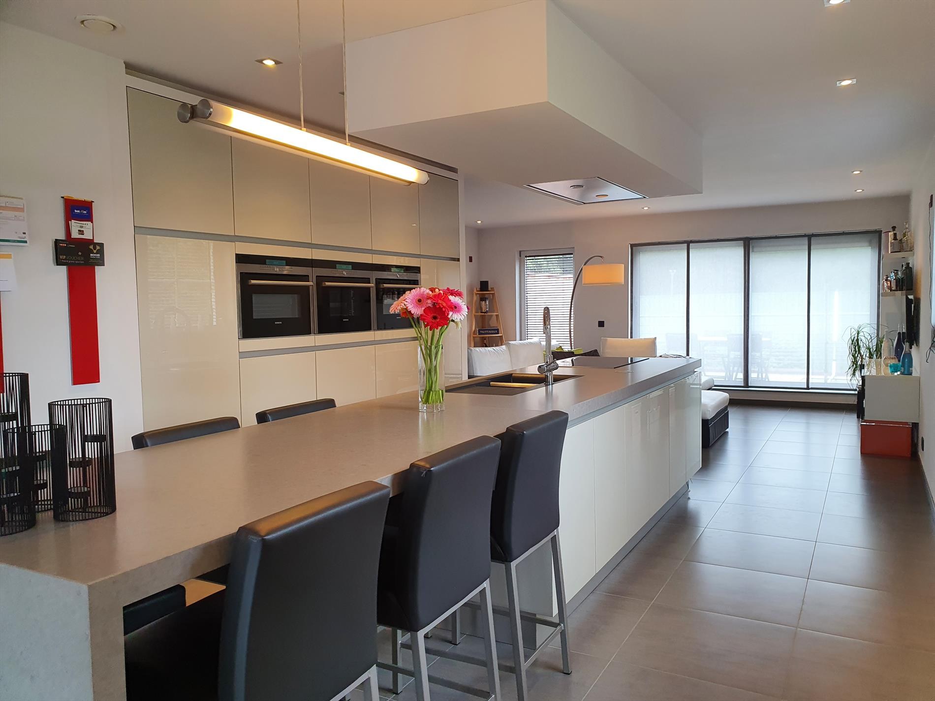 Appartement met 2 slaapkamers, ruim terras en autostaanplaats te OLV Olen ! - foto 4