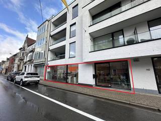 Kantoorruimte van ca. 165 m² te huur in de Stationsstraat te Waregem, op wandelafstand van het station en het centrum van Waregem. Door de...