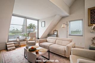 Modern dakappartement met hoogwaardige afwerking, voorzien van een dakterras van 55 m2 gelegen in een landelijke, groene omgeving - nabij het...