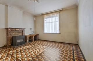 Deels gerenoveerde woning met o.a. een bewoonbare oppervlakte van 192 m², 4 slaapkamers, voldoende parkeermogelijkheden en ruime tuin. EPC label...