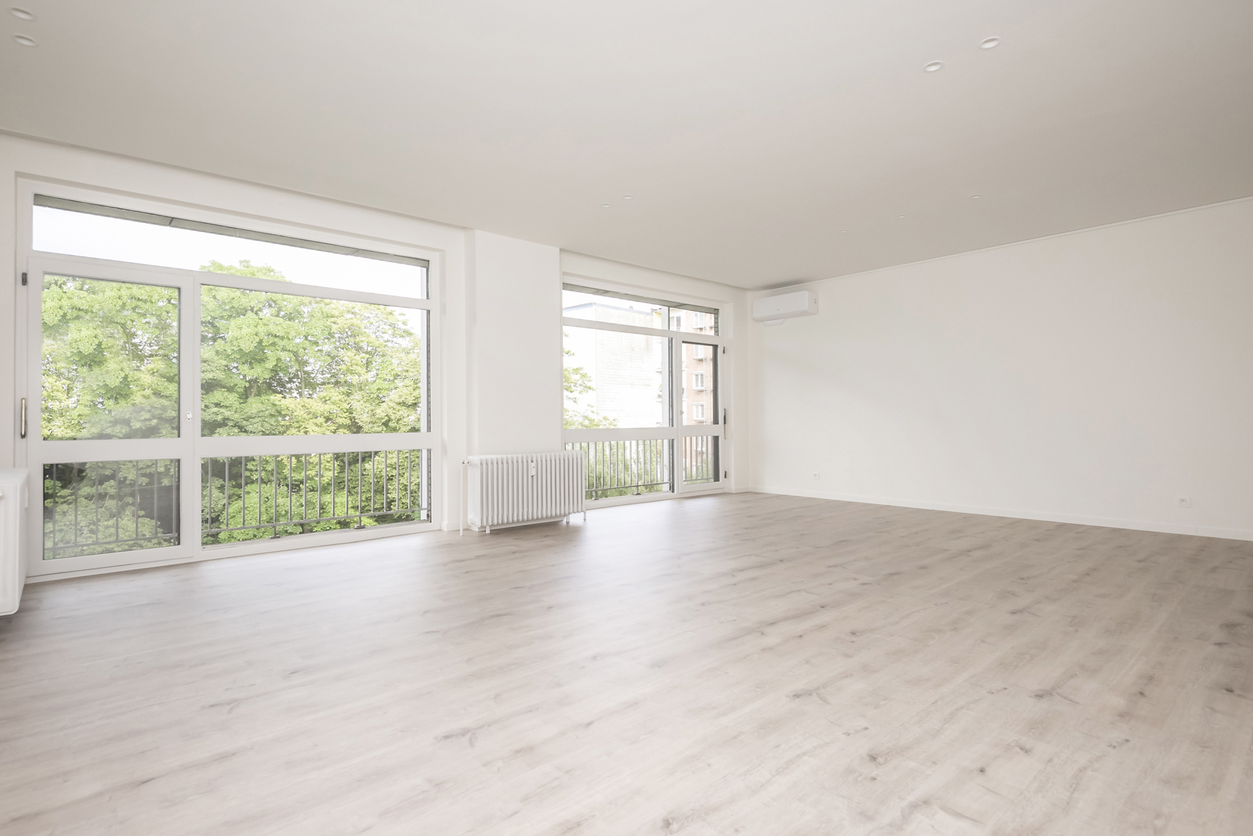 Totaal gerenoveerd appartement met ruim terras op toplocatie - foto 1