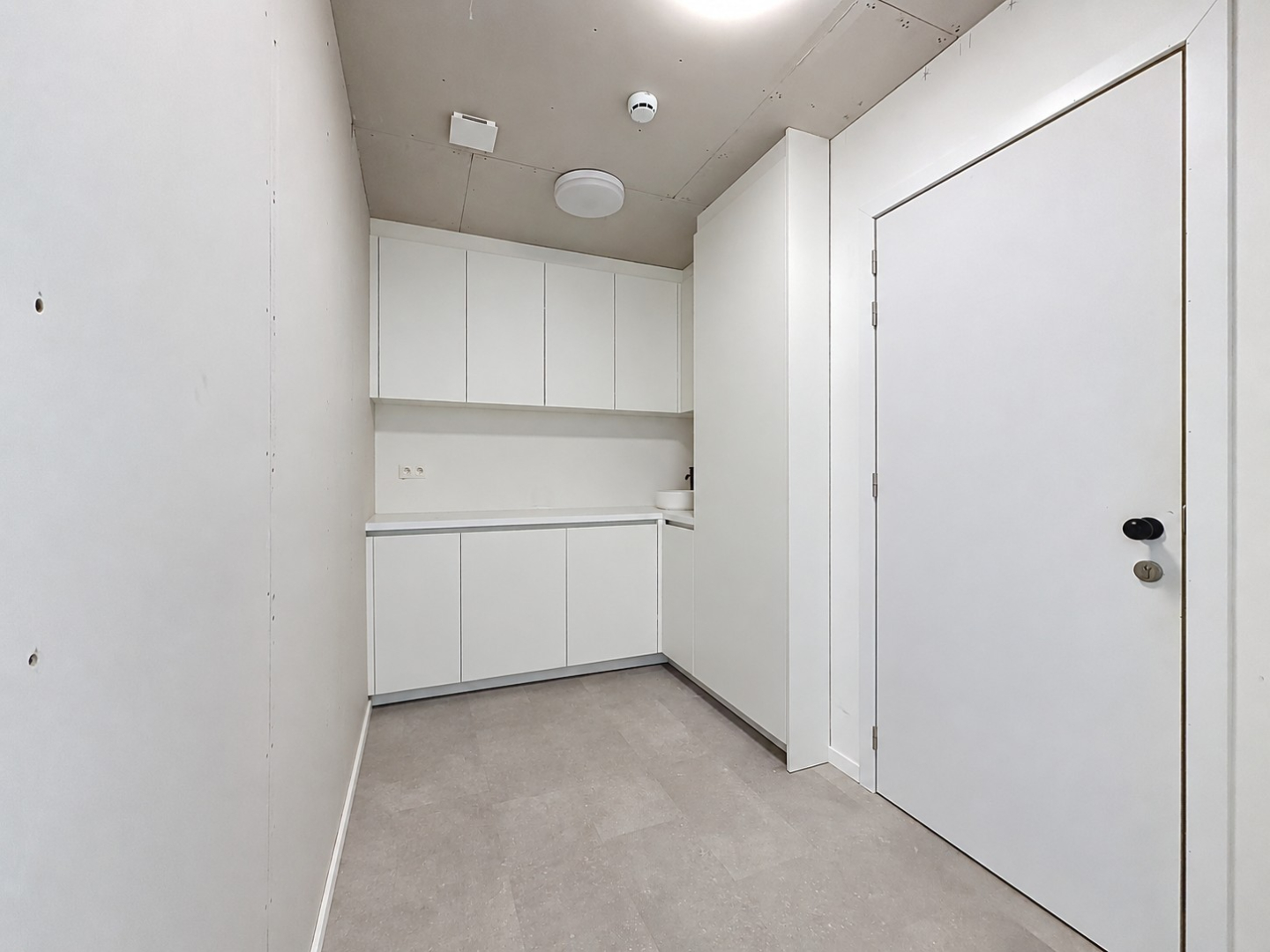 Handelsgelijkvloers in een nieuwbouwresidentie te Nieuwpoort - foto 3