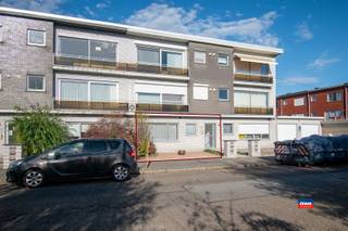 WILRIJK | OP TE FRISSEN GELIJKVLOERSAPPARTEMENT MET TWEE SLAAPKAMERS, TUIN EN GARAGEBOX | GELEGEN OP EEN TOPLOCATIE AAN HET STEYTELINCKPARK | EPC...