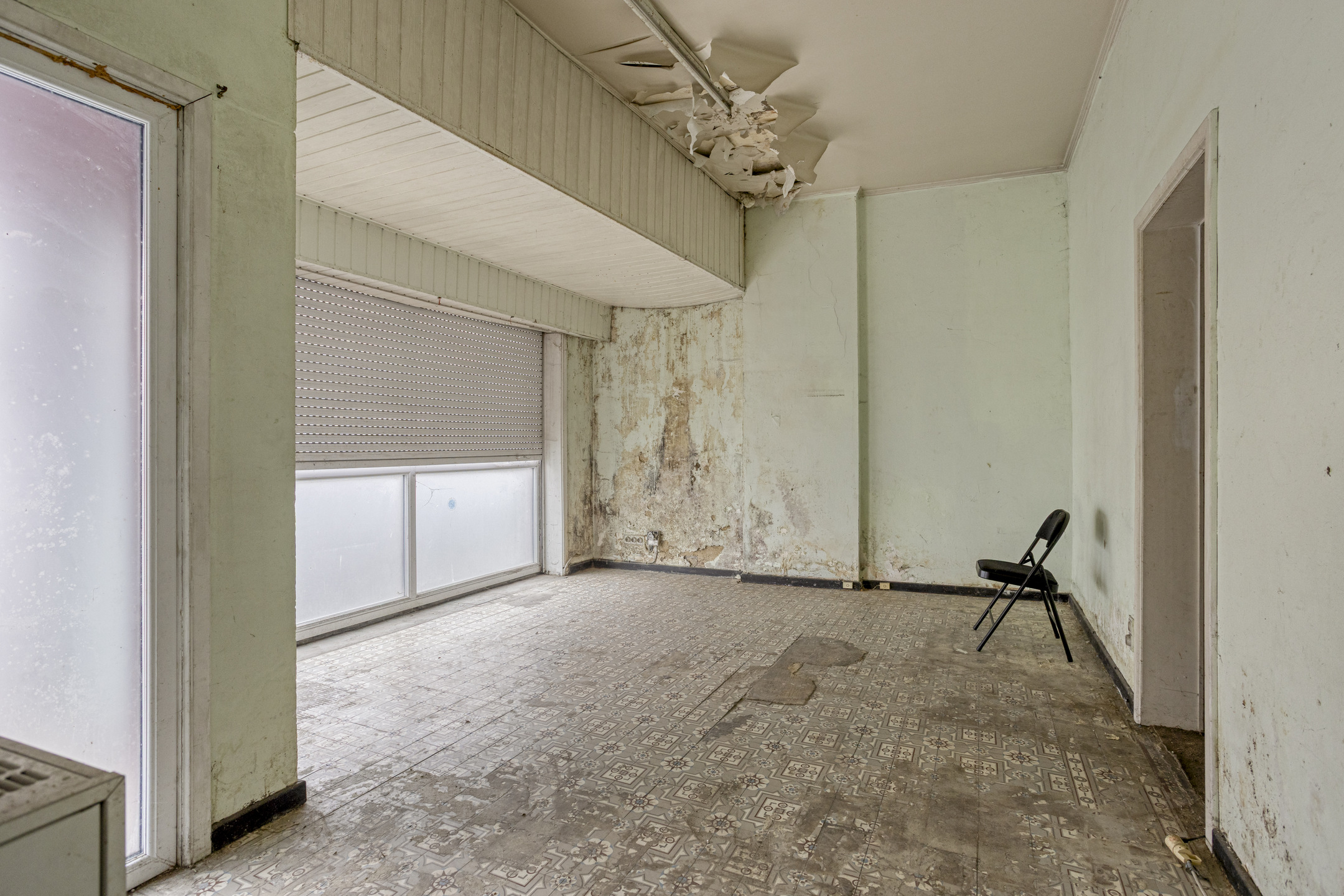 Building with commercial units and apartment in Denderleeuw - photo 3