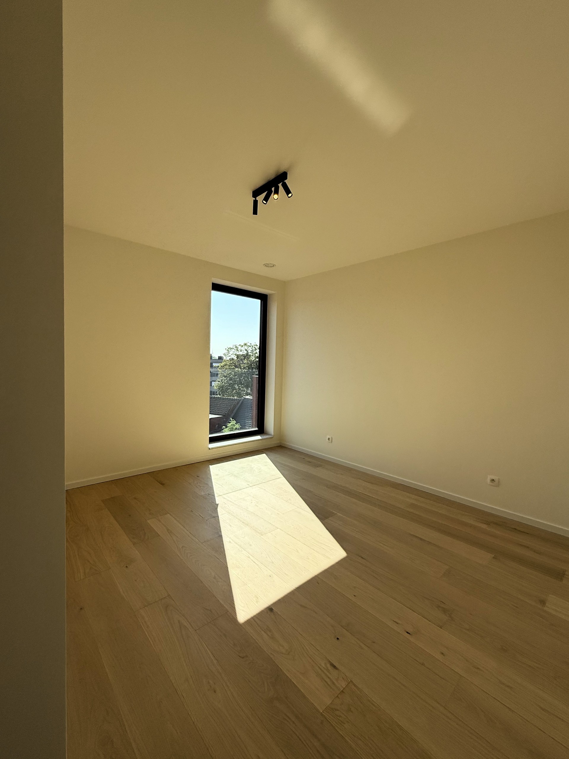 Exclusieve penthouse in residentie Klaver met luxe, ruimte en zon in het hart van Lummen - photo 5