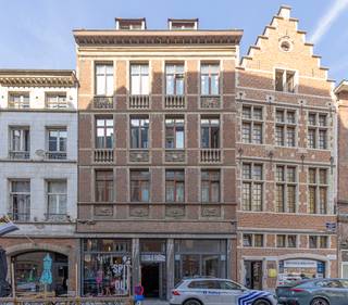 Zeer goed gelegen en uiterst charmant appartement, volledig gerenoveerd en smaakvol ingericht in 2017. Dit mooi en modern appartement is gelegen...