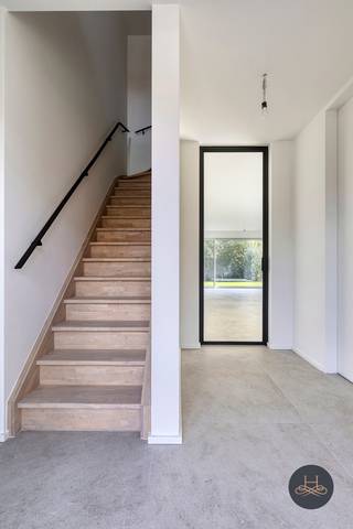 Op zoek naar een hedendaagse, instapklare nieuwbouwwoning? Deze kwaliteitsvolle BEN-woning werd met zorg gebouwd en ligt op een prachtig perceel...