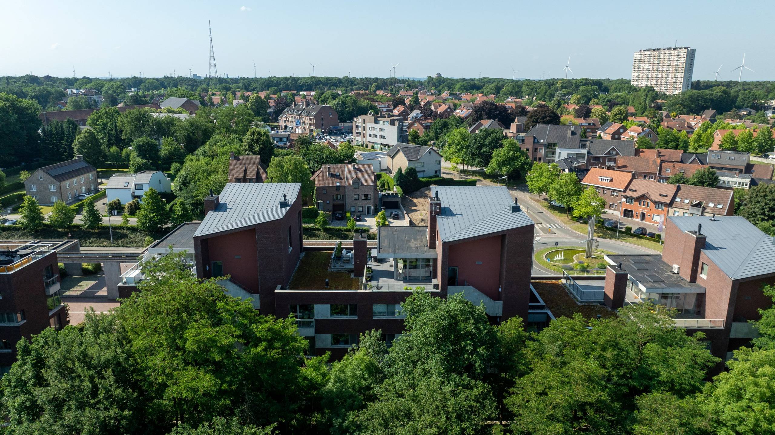 Instapklaar luxe duplex-appartement- penthouse met +-93m² terras en +-191m² woonbeleving gelegen in Genk centrum. - foto 5