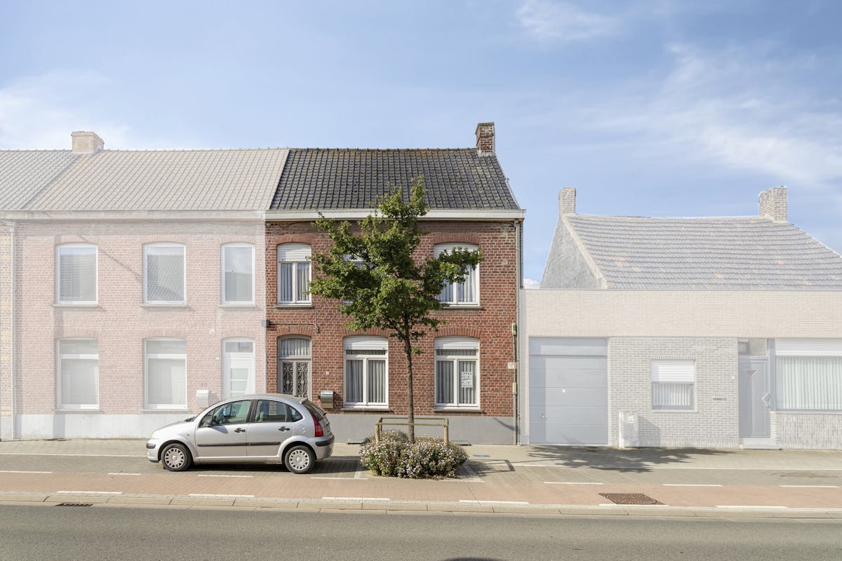 Karaktervol huis met zonnige tuin, 3 slaapkamers én garage met uitweg - foto 1