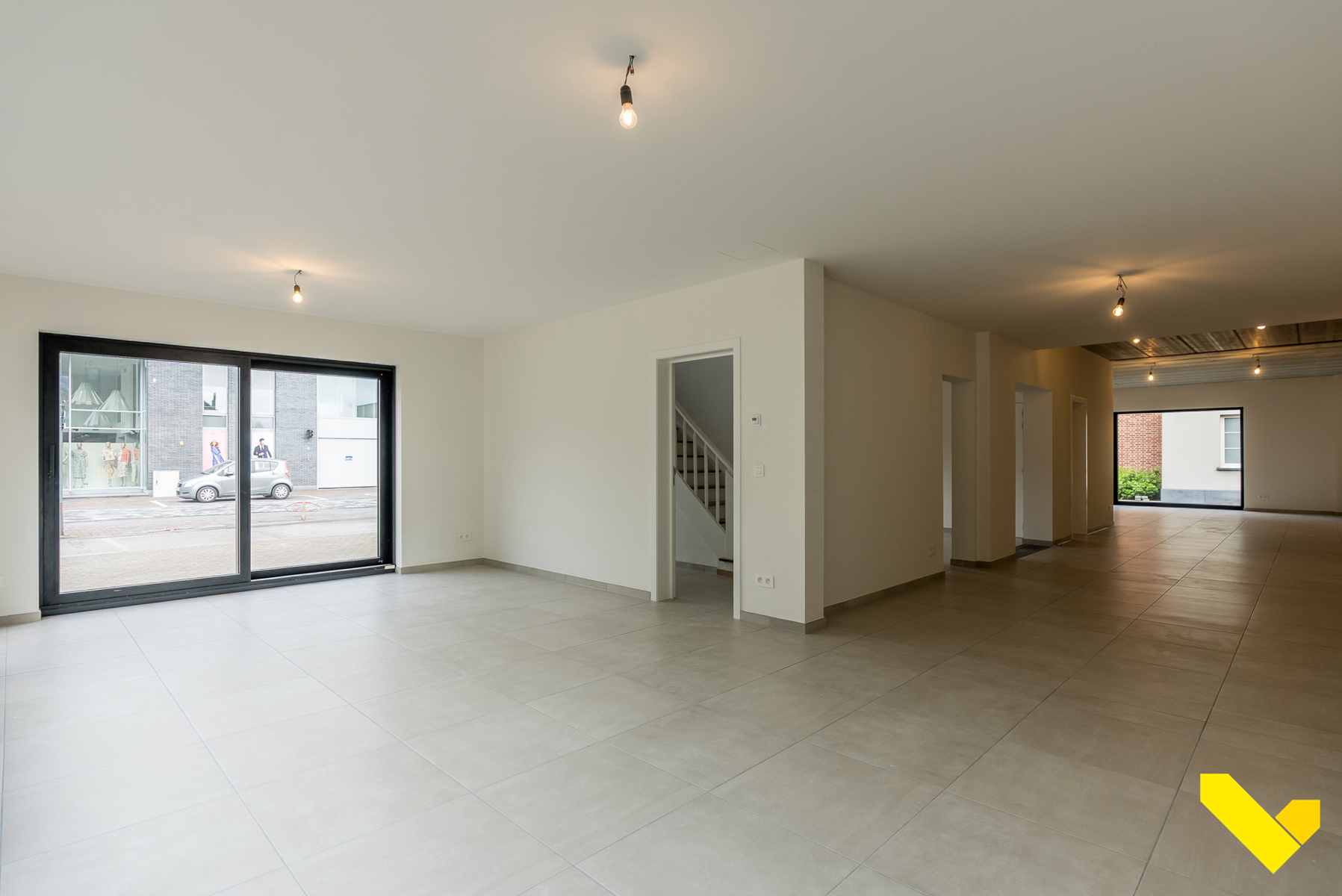 Gerenoveerd handelspand met duplex op toplocatie in Tessenderlo - foto 3