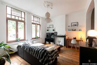 Mooi gerenoveerd en bemeubeld 1-slaapkamer appartement ca 65m² aan het trendy 'Zuid' vlakbij het centrum van Antwerpen.De gezellige zithoek, eetkamer...