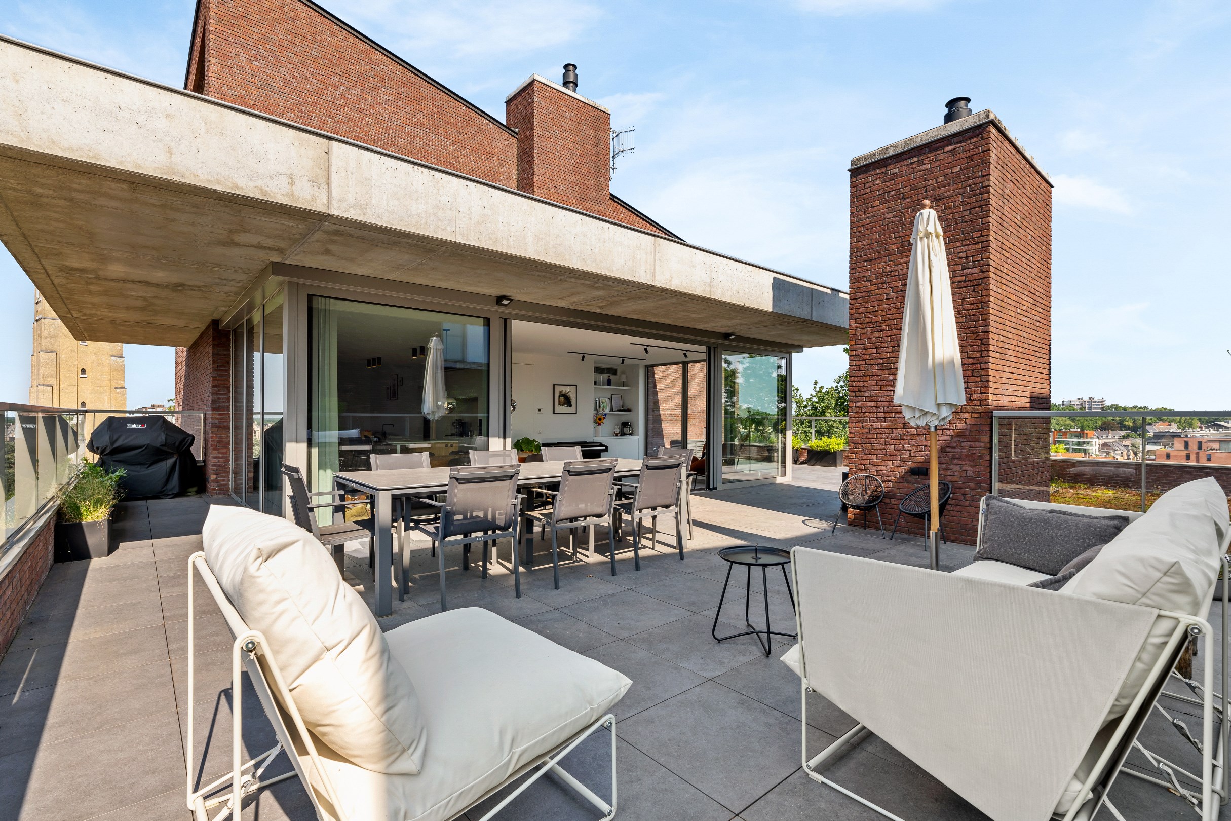 Instapklaar luxe duplex-appartement- penthouse met +-93m² terras en +-191m² woonbeleving gelegen in Genk centrum. - foto 2