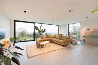 In de Valkenstraat te Brakel bevindt zich deze grondig gerenoveerde woning met strakke architectuur, waar comfort, technologie en...